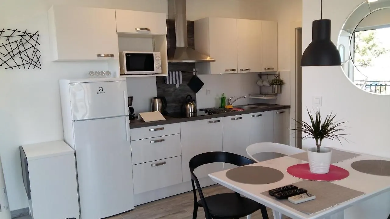 Tamaris Apartment Trogir 0*,