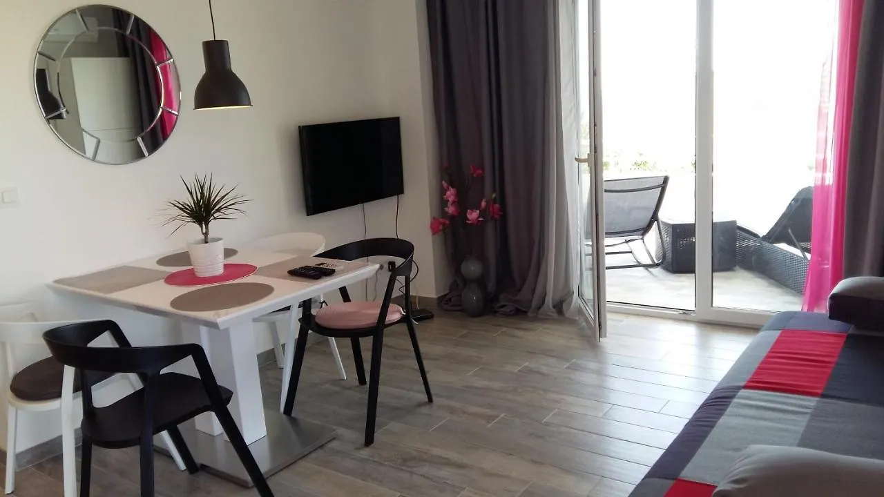 Tamaris Apartment Trogir 0*,